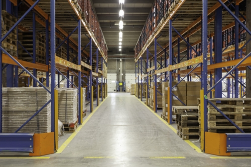 rugged-android-phone-in-warehouse